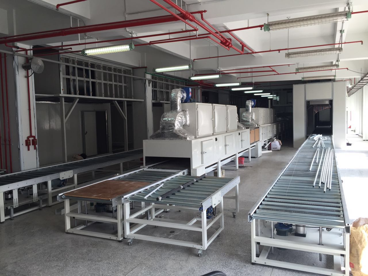 Plane conveyor spraying equipment