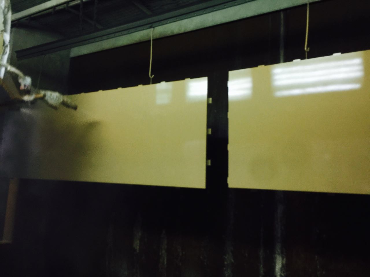 Electrostatic automatic gun spraying for aluminum curtain wall primer